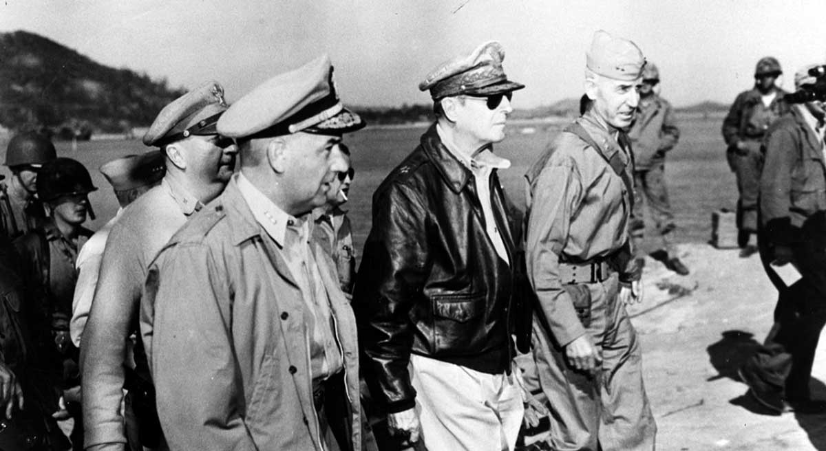 us commanders general douglas macarthur inspect inchon 1950