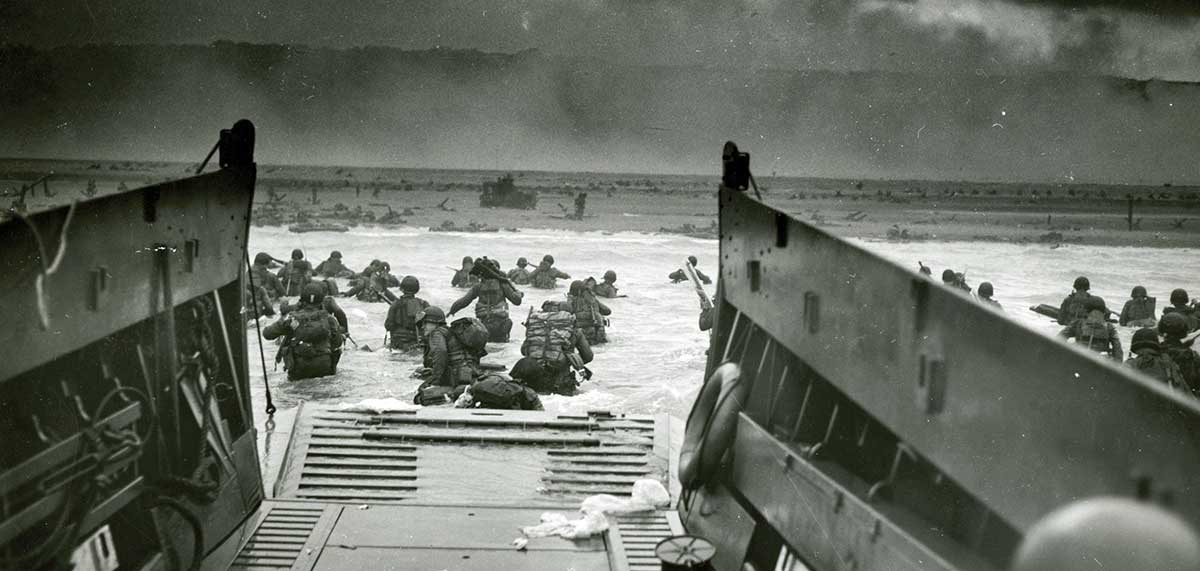 us troops omaha beach normandy france dday 1944