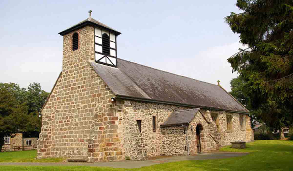 view llandrinio saint trunio church powys