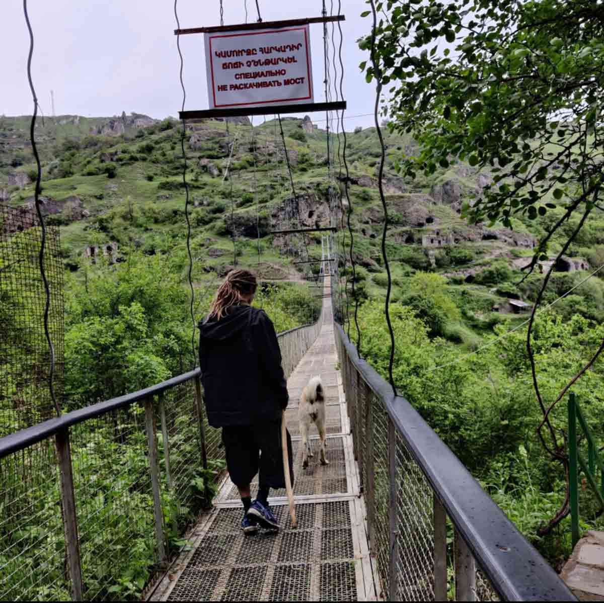 walking khndzoresk bridge