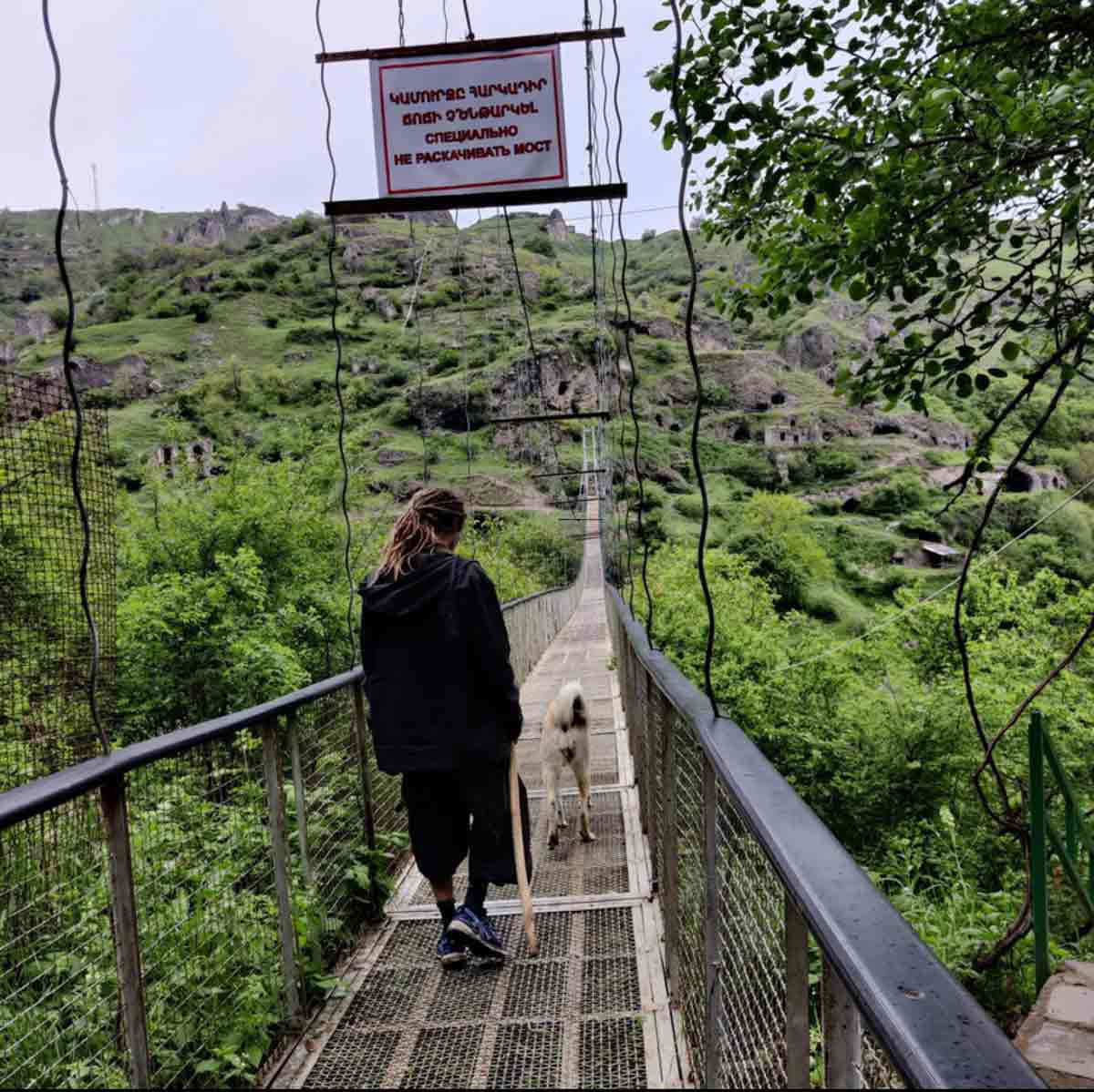 walking khndzoresk bridge