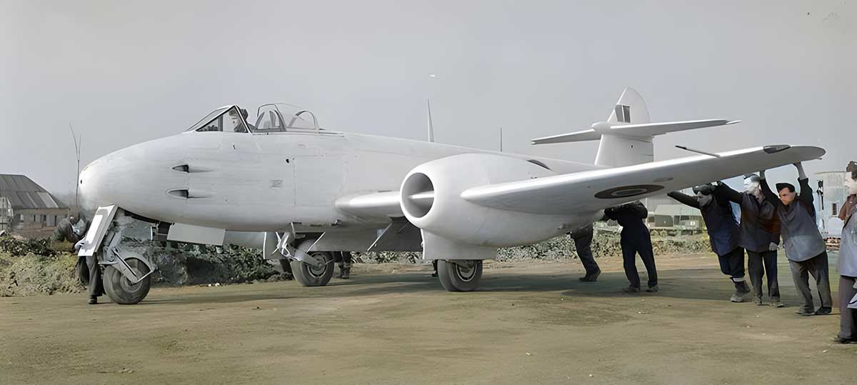 white gloster meteor