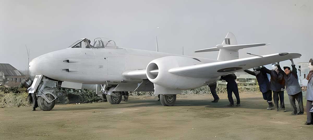 white gloster meteor
