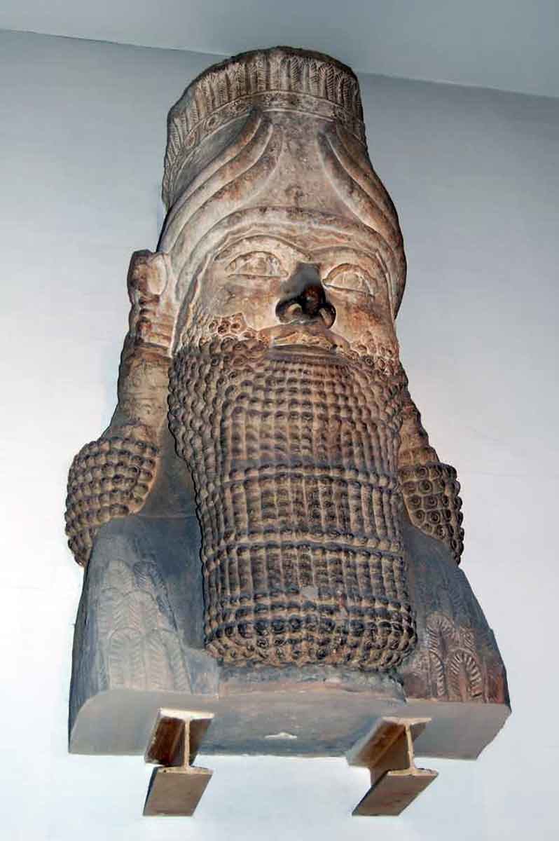 Esarhaddon bust