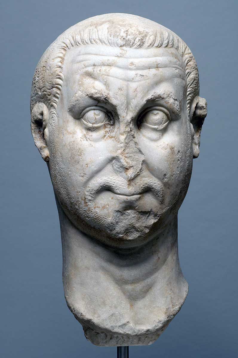 Licinius Head khm