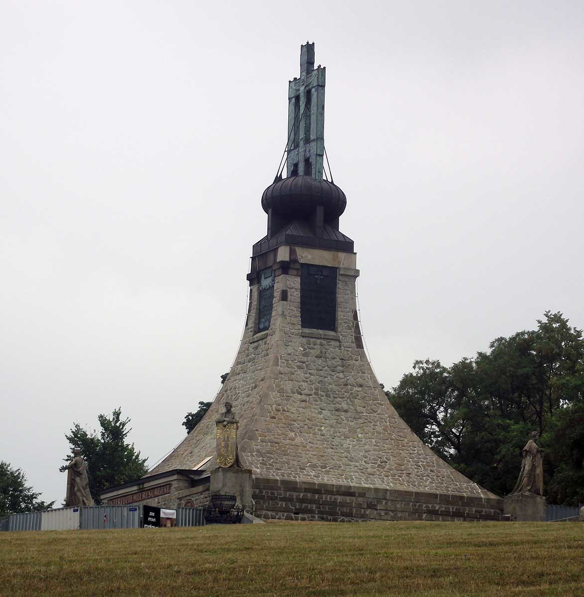 austerlitz memorial pratzen heights