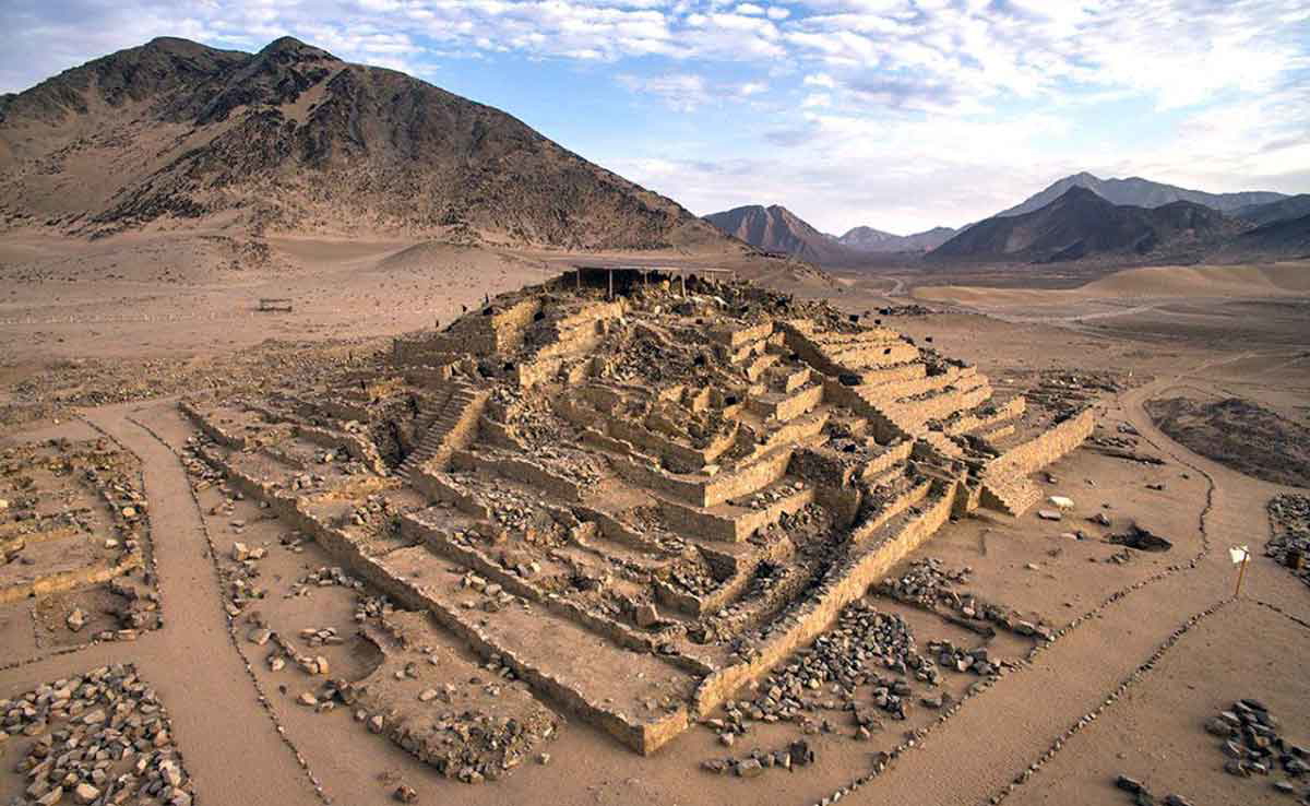 caral pyramids photograph