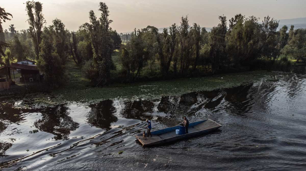 chinampa farmers boat