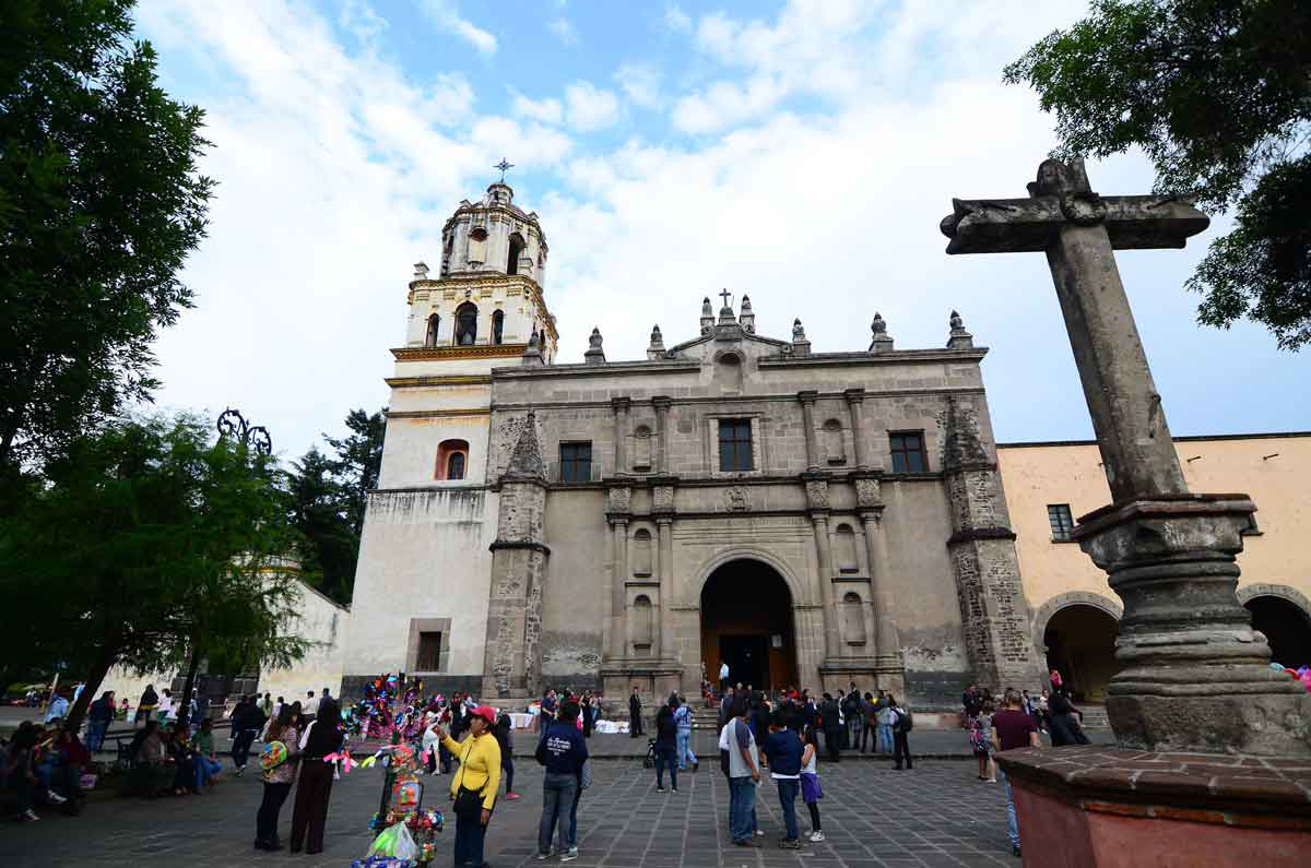 coyoacan square church mexico city