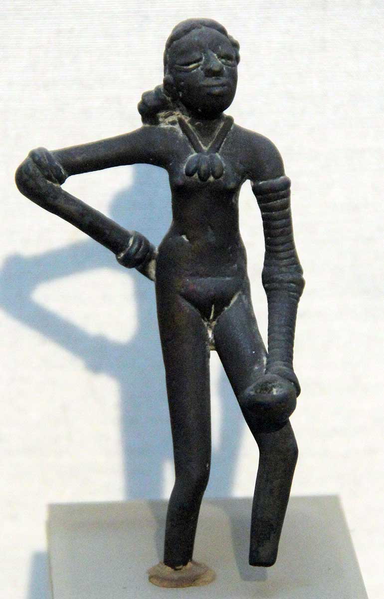 dancing girl of mohenjo daro sculpture
