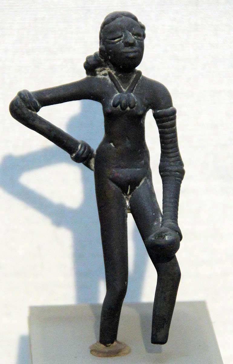 dancing girl of mohenjo daro sculpture