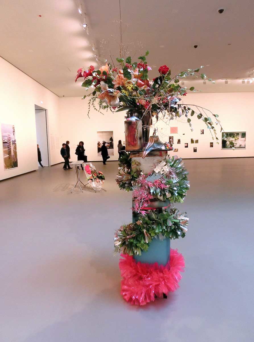 genzken bouquet installation