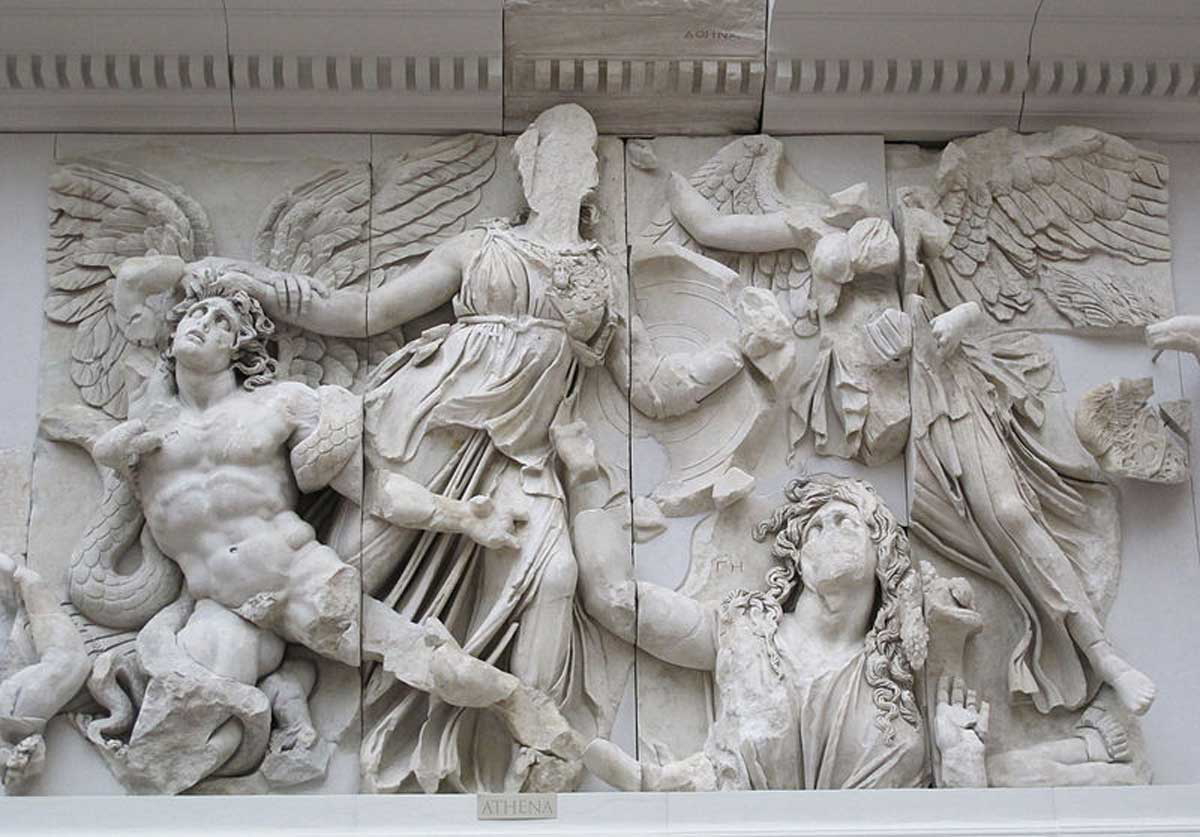 gigantomachy berlin pergamon athena alcyoneus gaia