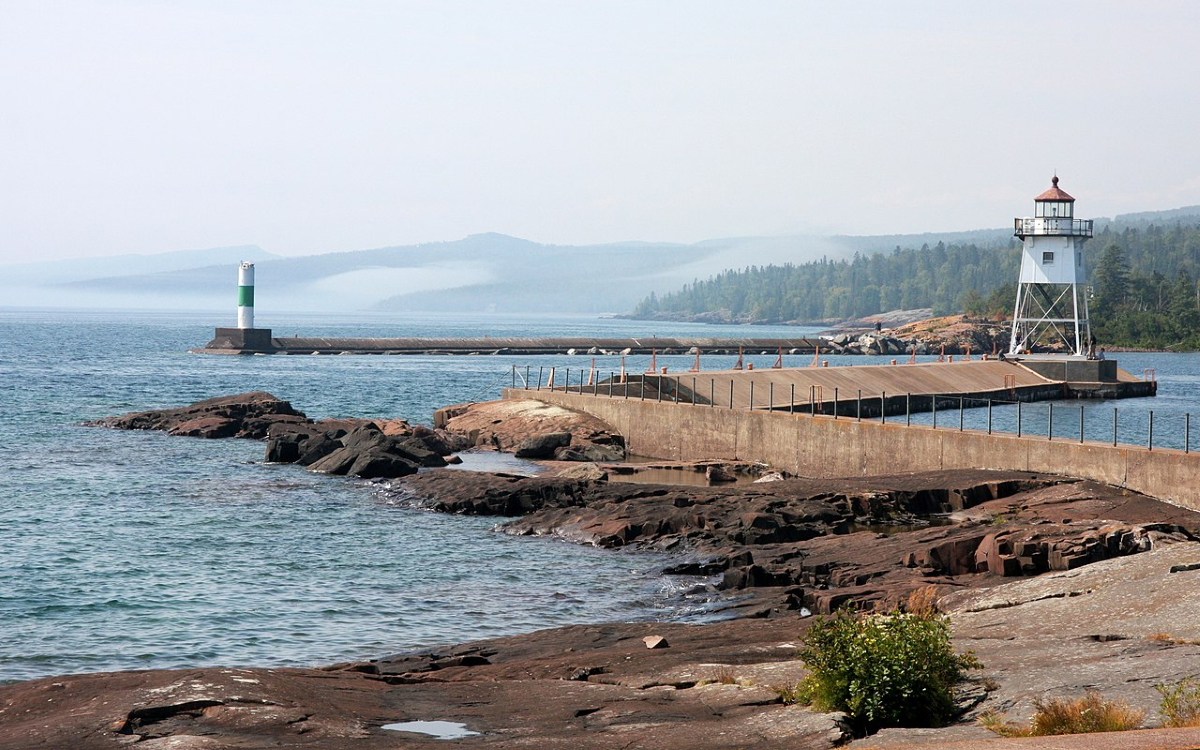 lake superior grand marais minnesota