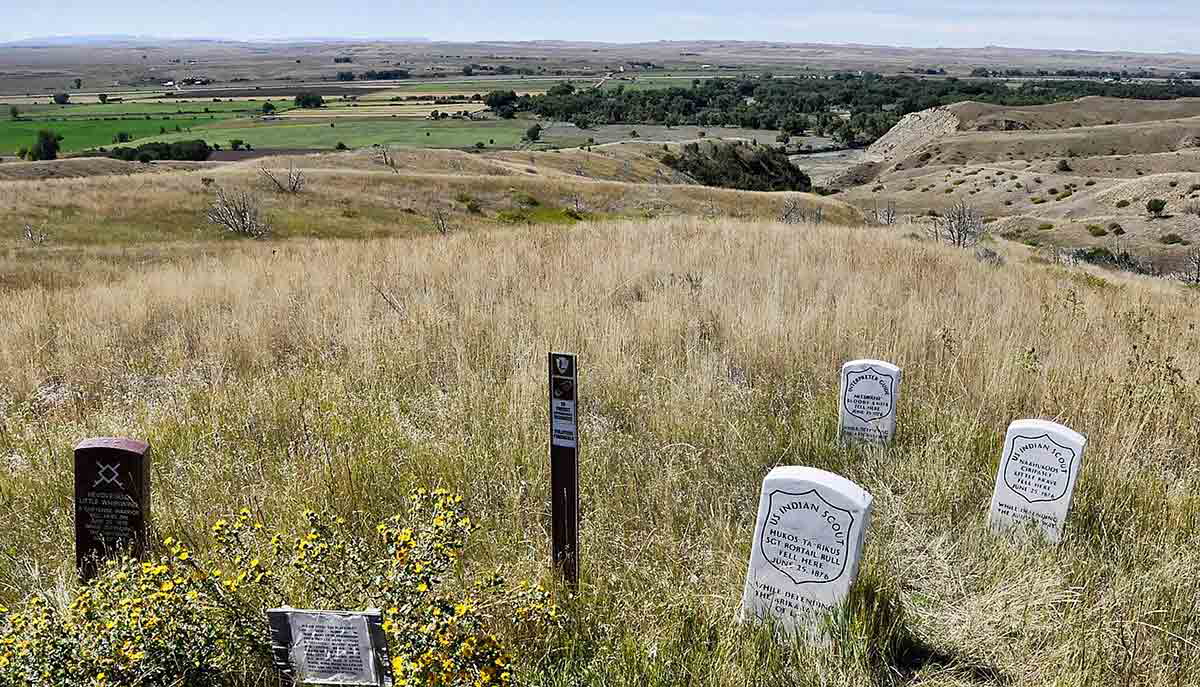 little bighorn battlefield graves