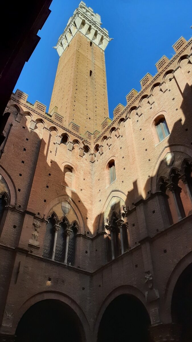 palazzo pubblico courtyard mangia tower siena