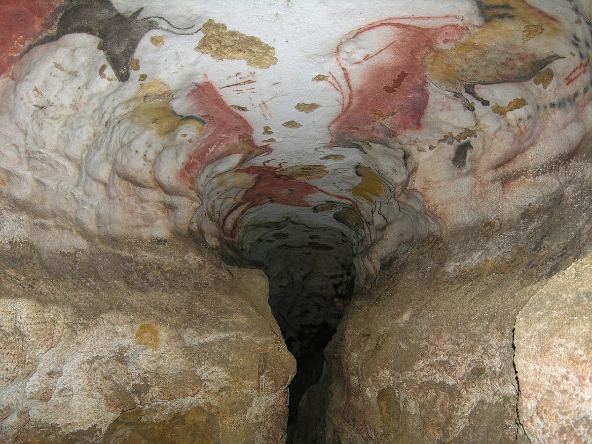 prehistoric sites decorated caves vézère valley