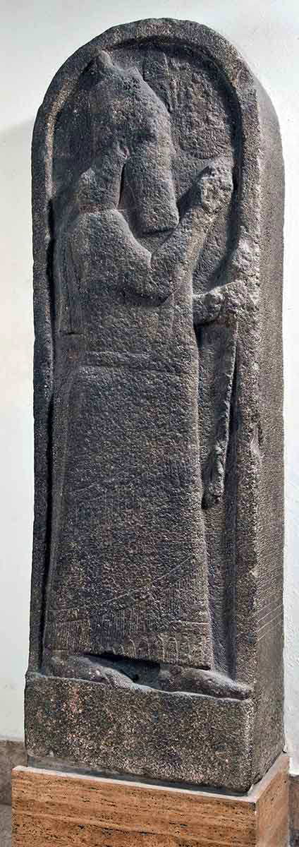 sargon assyria stela