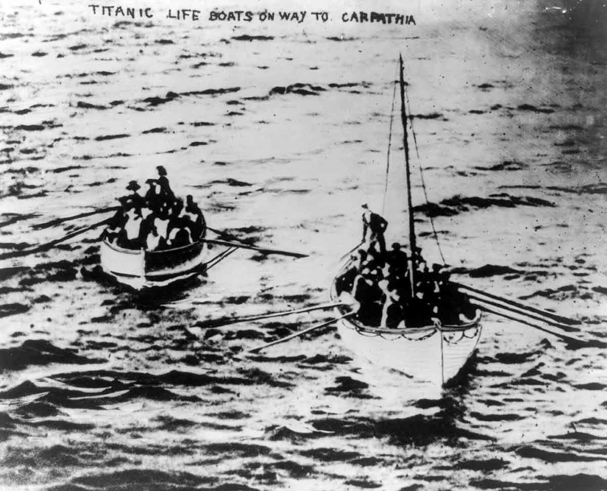 titanic life boats carpathia