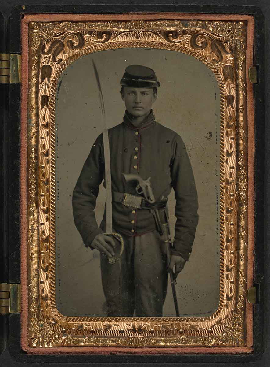 union soldier in artillery uniform