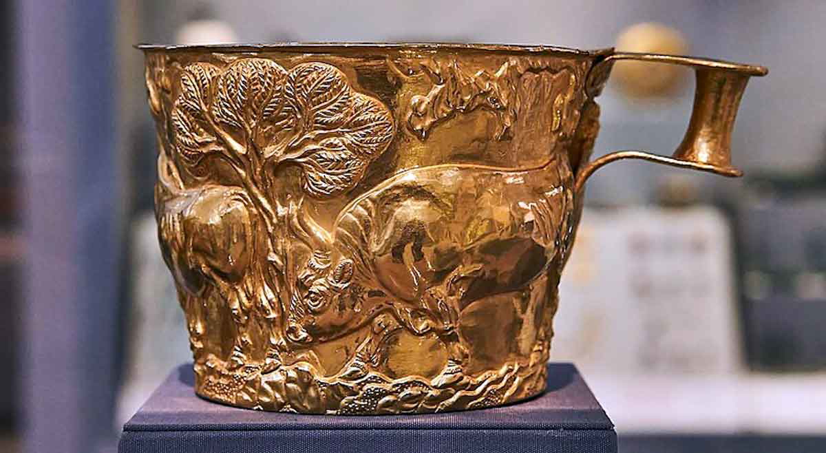 vaphios cup sculpture