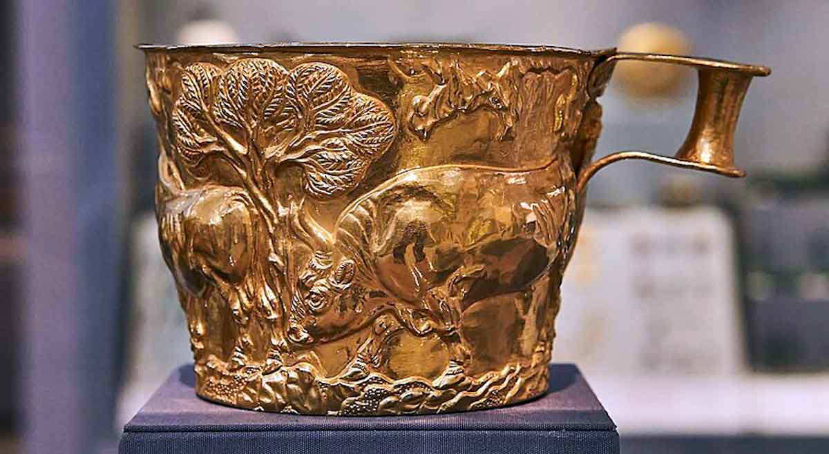 vaphios cup sculpture