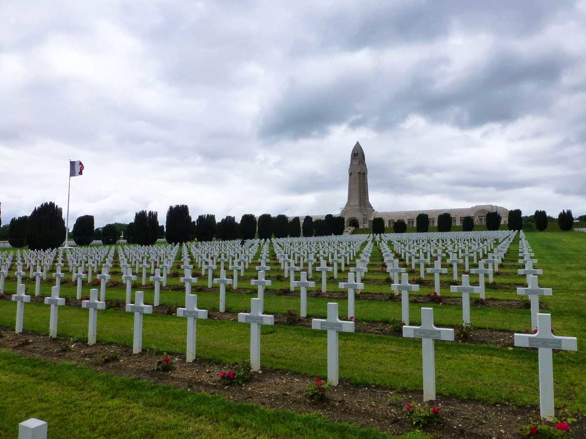 verdun france graves