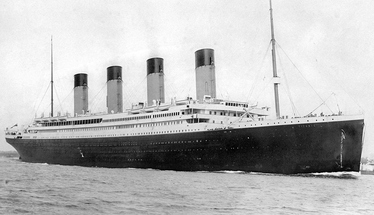 what year did the titanic sink