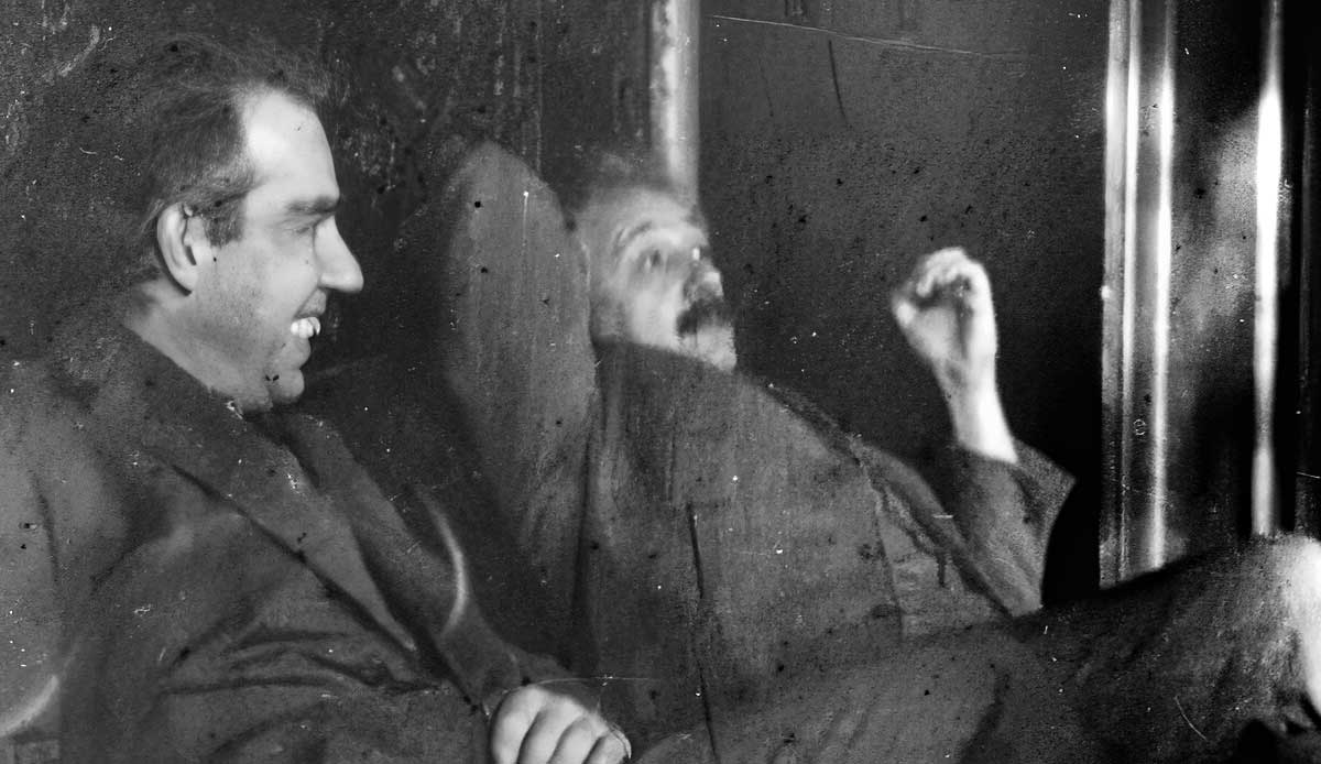 Bohr vs Einstein