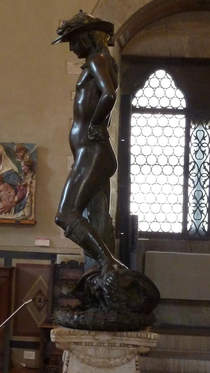 Donatello,_David_(bronze),_side_view