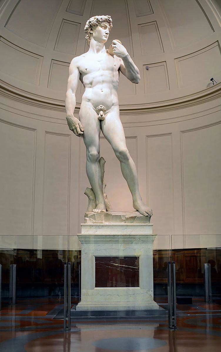 Michelangelo_s_David_with_pedestal