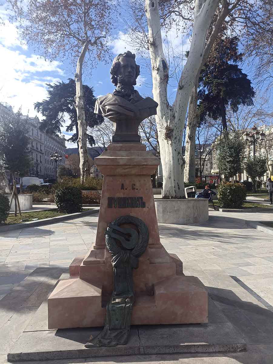alexander pushkin statue tbilisi