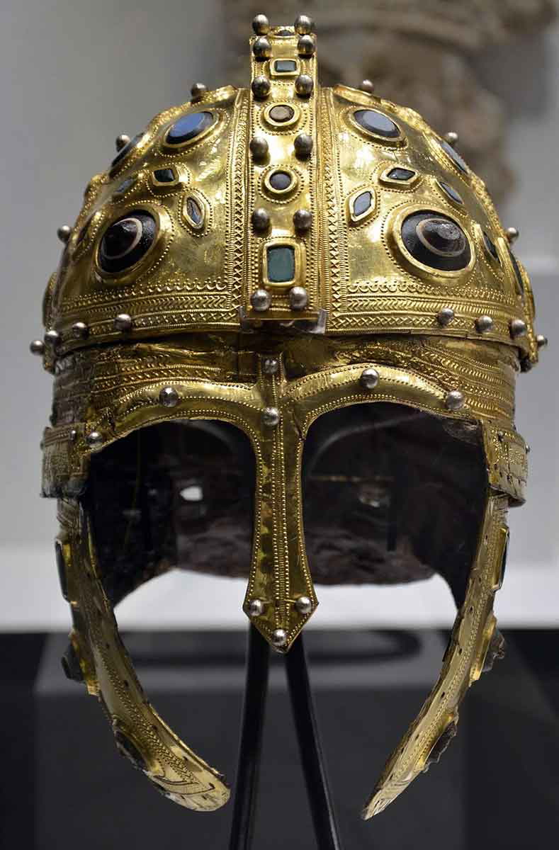 crested helm