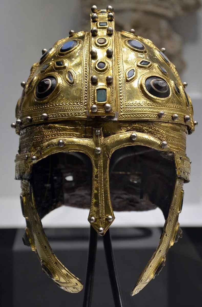 crested helm