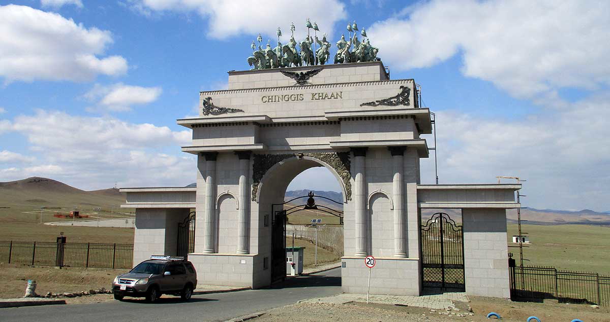 gate genghis khan statue