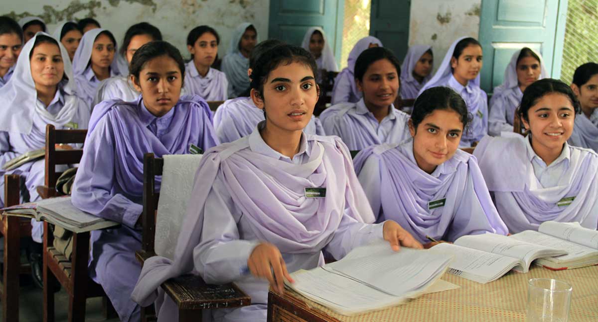 girl in school pakistan