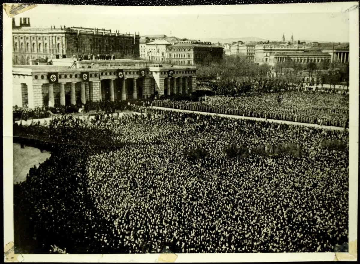 heldenplatz march 1938