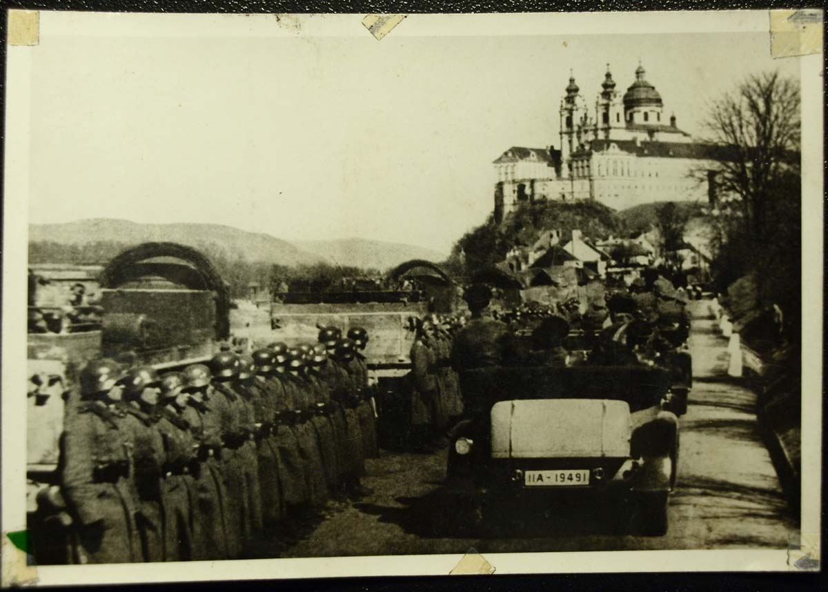 hitler motorcade austria 1938