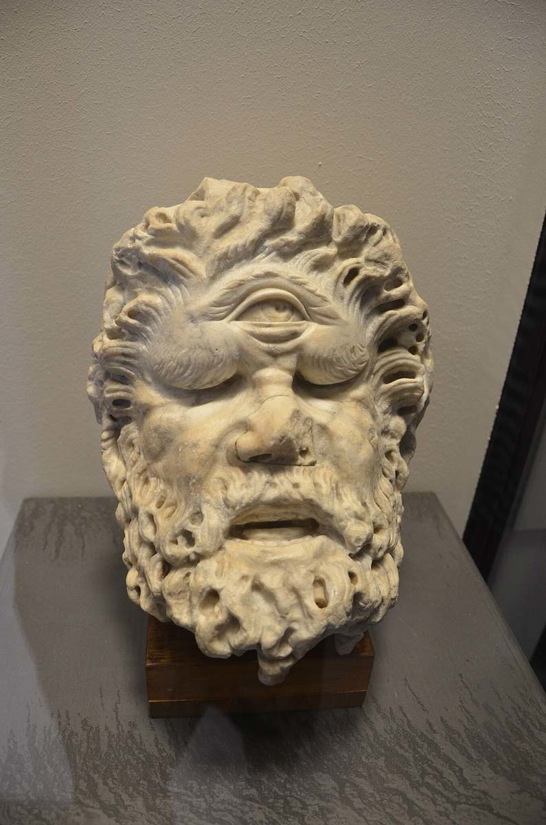 lek cyclops sculptures photograph