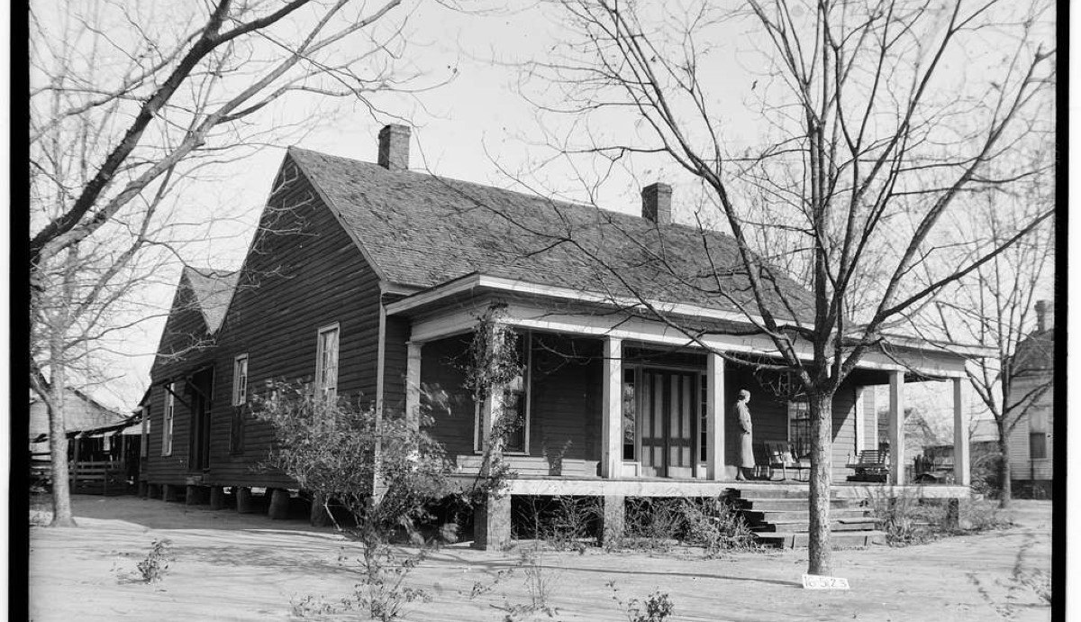 must visit historic towns alabama