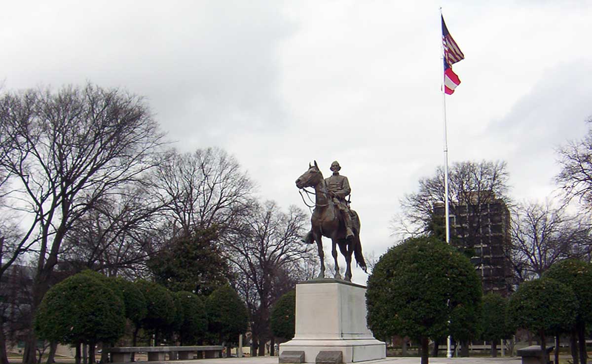 nathan bedford forrest statue