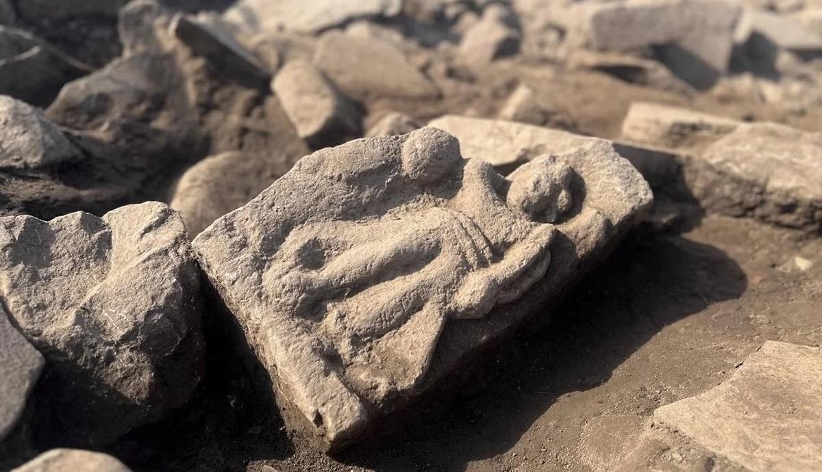 rare-roman-goddess-statue-hadrians-wall
