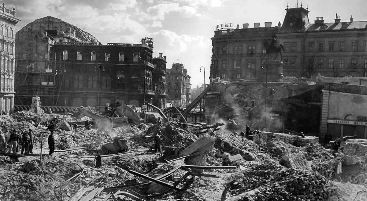 vienna 1945 rubble