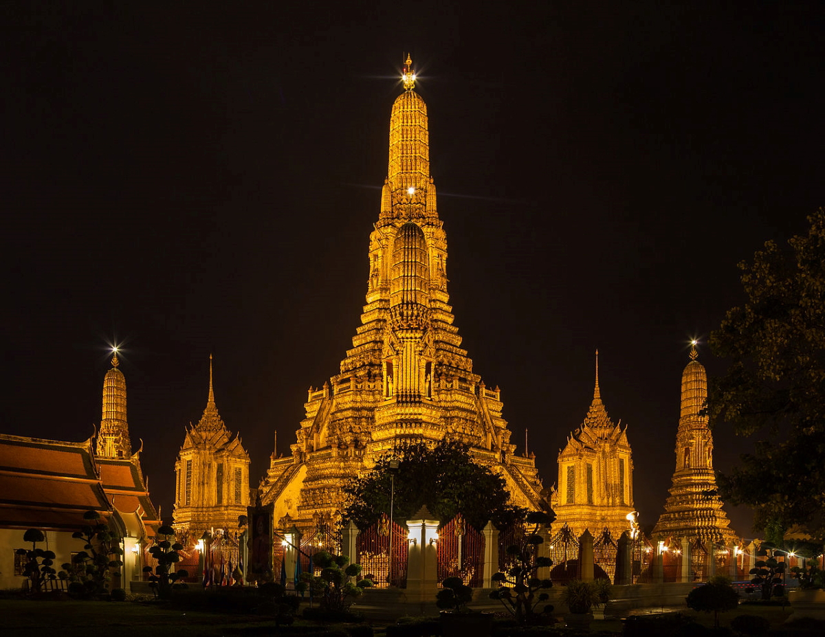 wat arun temple bangkok thailand