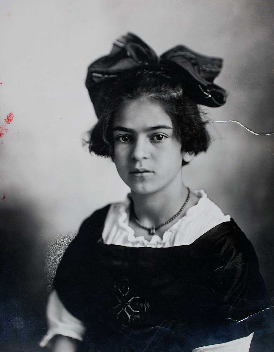 young frida kahlo photographed guillermo kahlo 1919