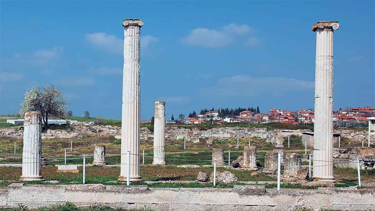 Macedonian Palace Pella DiscoverGreece