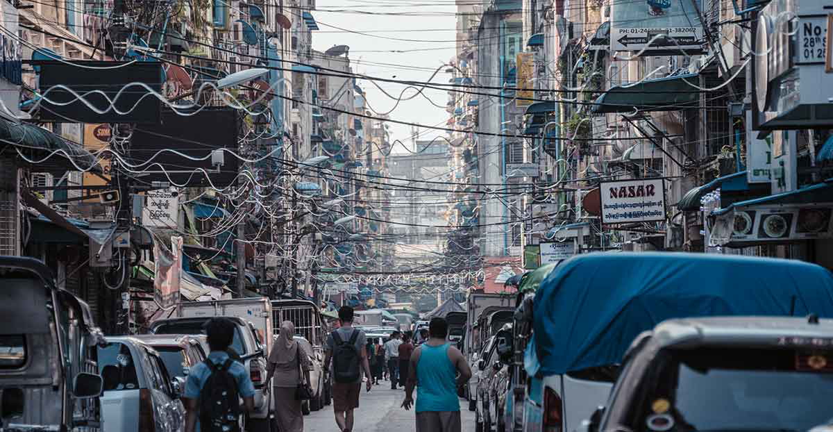 busy street yangon 2