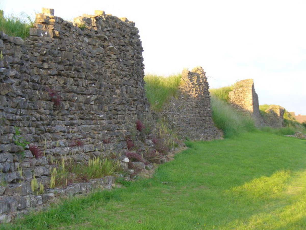 caerwent roman walls colin smith cc by 2