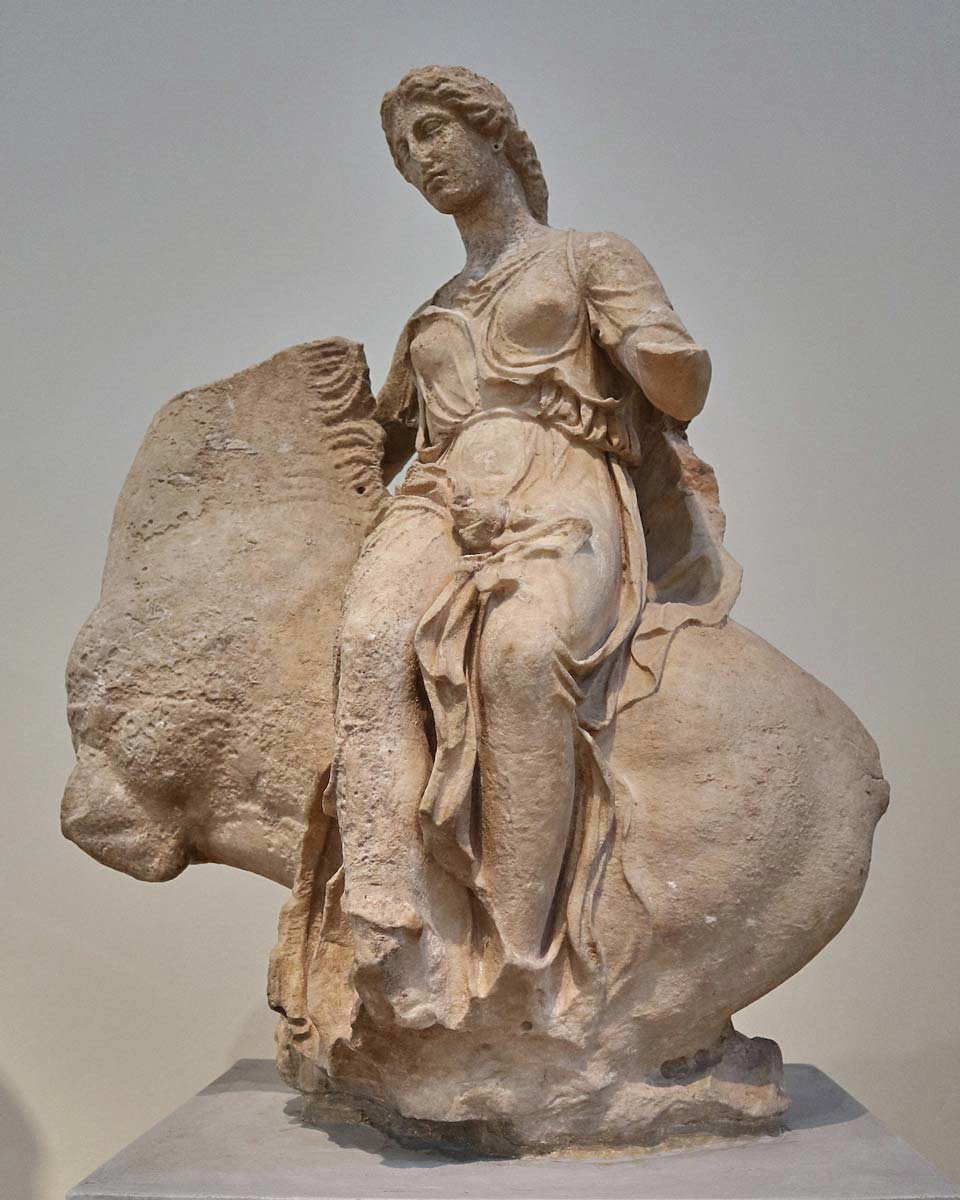 classical sculpture technique nereid