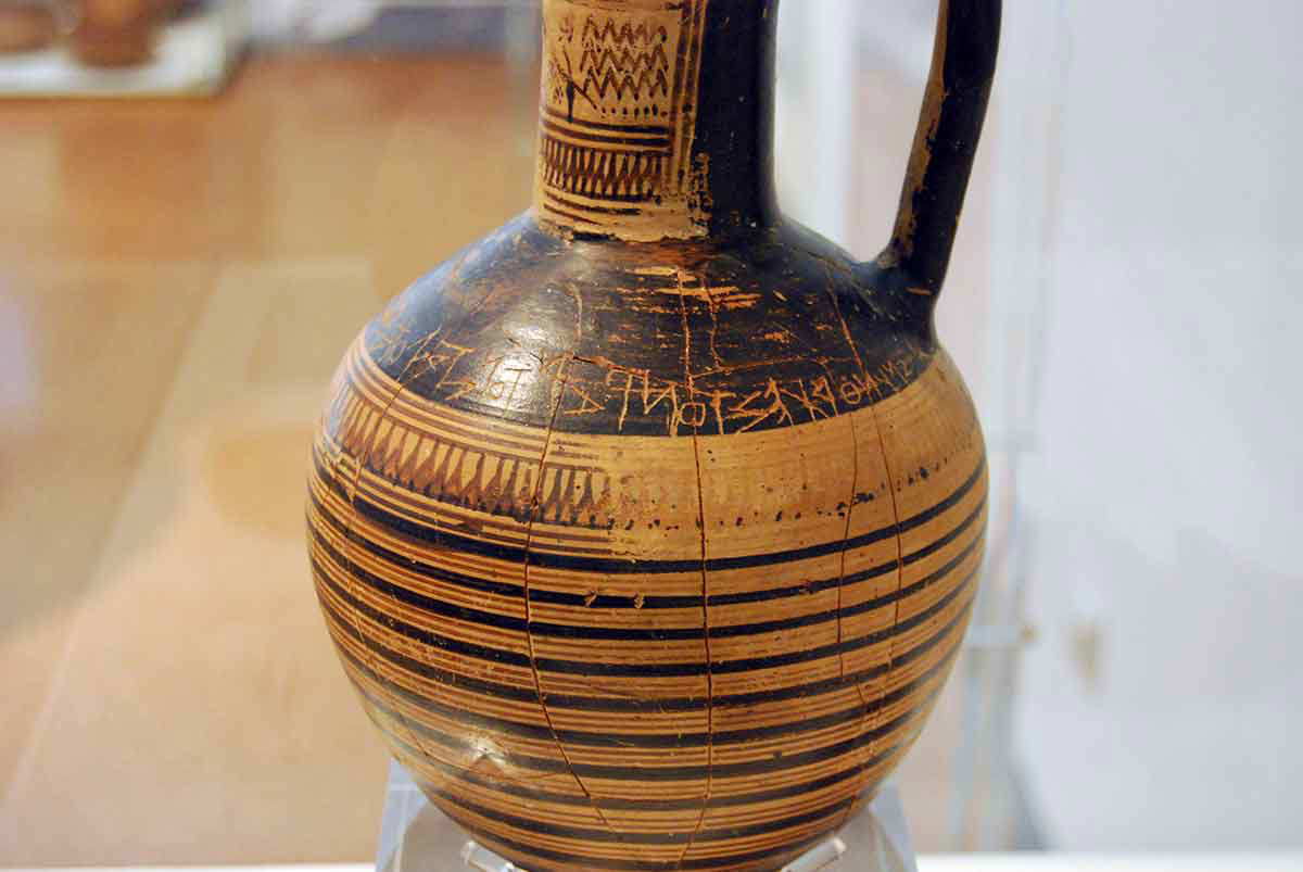 dipylon inscription 740 bce wikimedia commons cc by 4.0